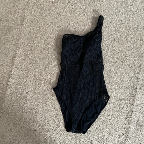 Isabella Rose Black One Shoulder Swimsuit Medium - Picture 2 of 8